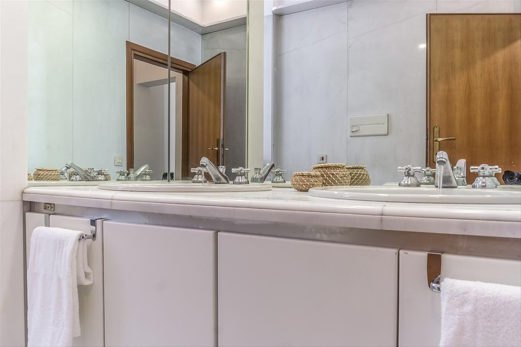 Palazzo Borghese Lovely Flat Rome Bagian luar foto